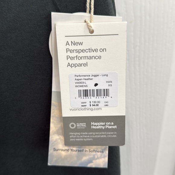 NWT. Vuori women’s joggers. Xs. Aspen Heather color (hunter green) - Picture 2 of 6